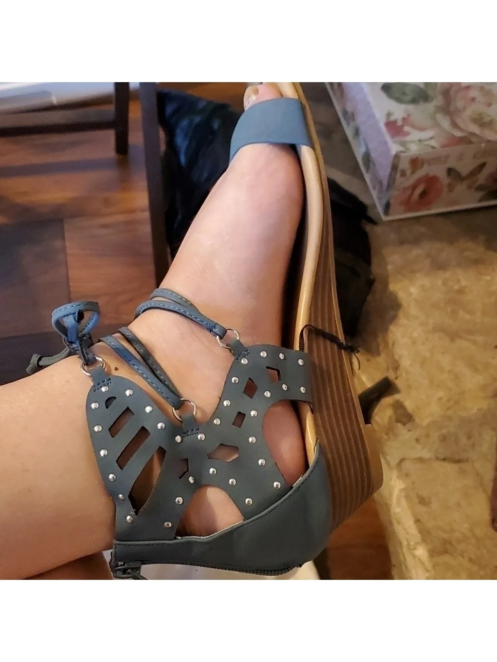 Dollhouse Women's Light Blue Wrap Sandals Size 9W New Without Tags